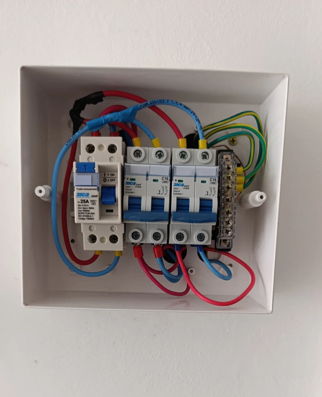 Instalación de iluminación y cableado en Córdoba Capital