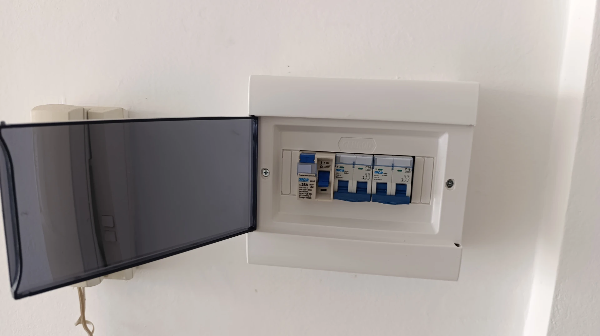 Trabajo eléctrico profesional en vivienda de Córdoba